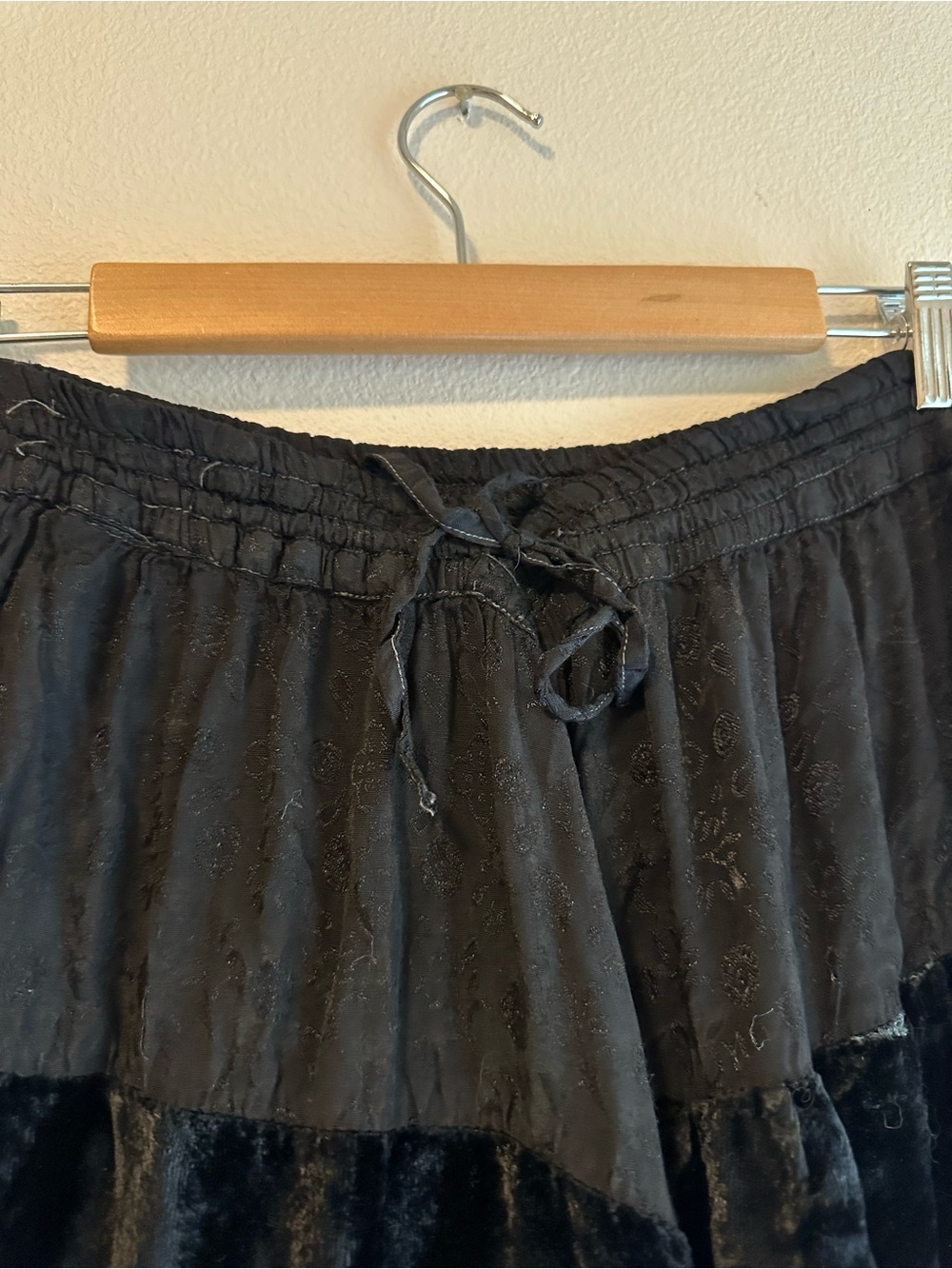 Vintage Boho Black Tiered Maxi Skirt Velvet and Floral print Panels size large - Picture 4 of 7
